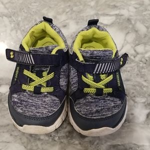 sneakers sz 5 baby boy